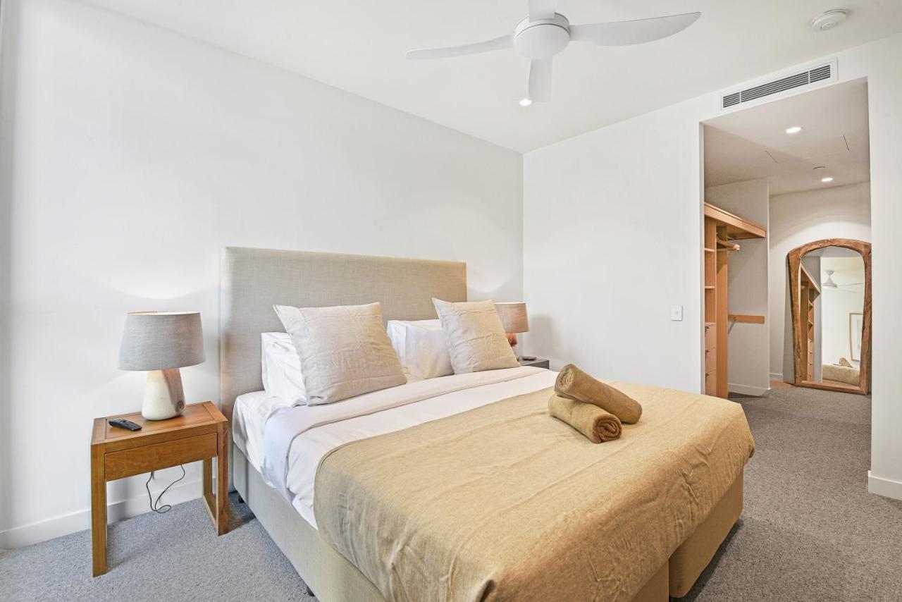 Beachfront Luxury Palm Apartment Gold Coast